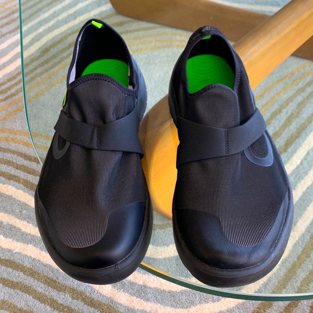 NWOT OOFOS OOMG LOW FIBER BLACK STRETCH SLIP ONS 12